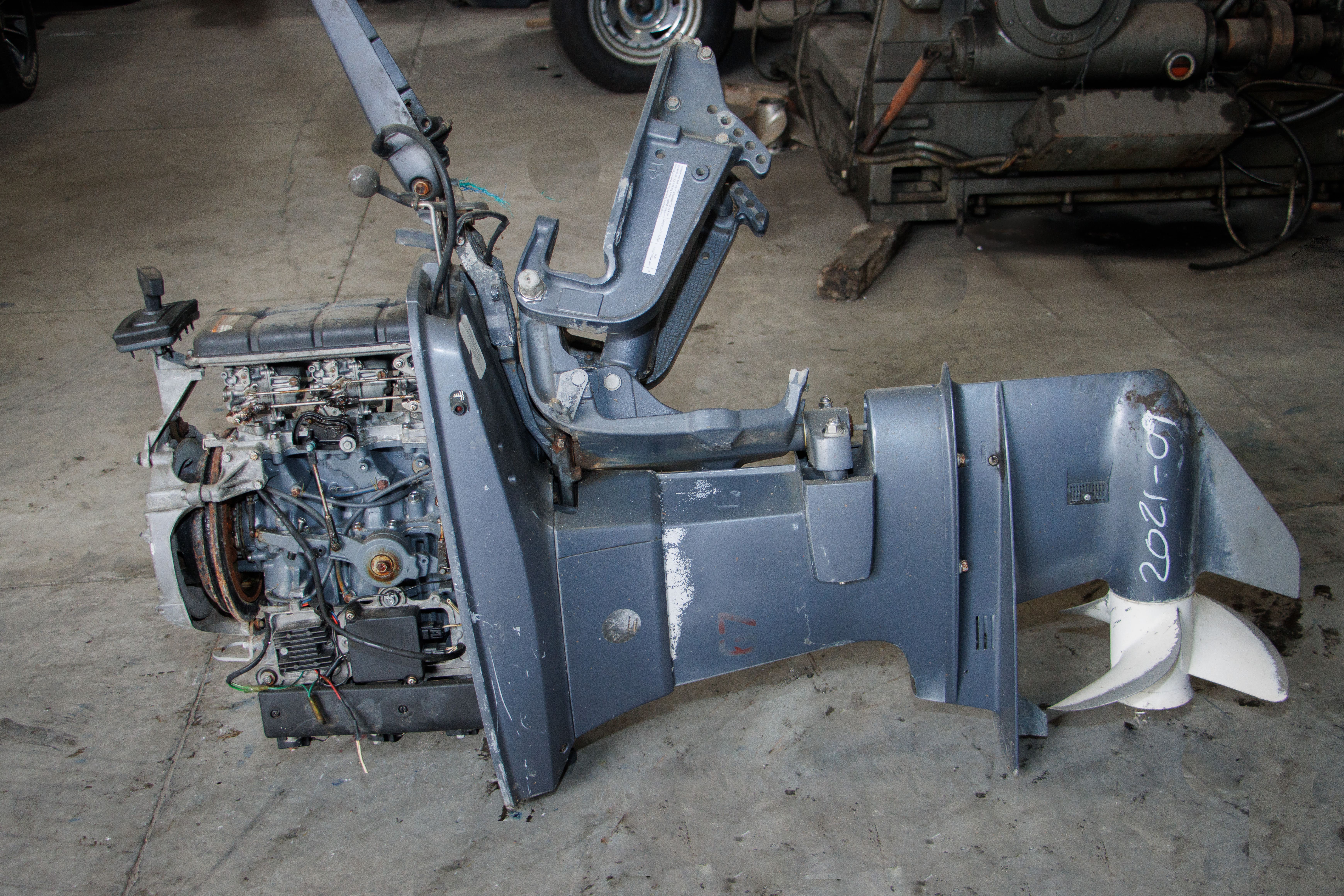 13. MOTOR MARINO